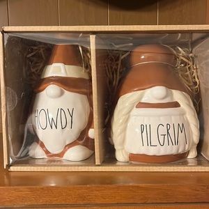 •Rae Dunn• Set of 2 “Howdy Pilgrims” Gnomes